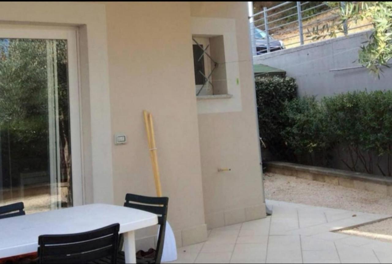 Villetta Federico Climatizzata Con Giardino Privato Viddalba Exterior foto